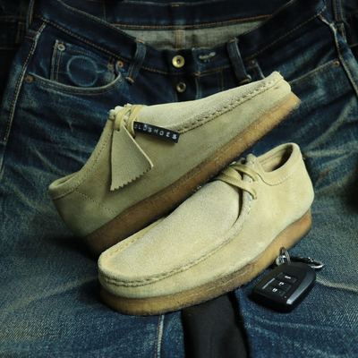 Clarks Originals Wallabee (Low)· style 26155515 Maple Suede